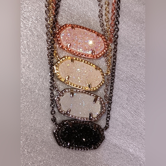 NEW Elisa Iridescent Drusy Silver Pendant Necklace🤍 - Picture 7 of 15